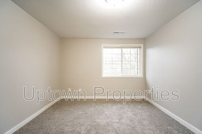 Building Photo - 6133-6135 SE Frances St