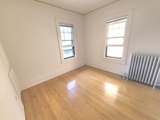 Building Photo - 2541 N Lake Dr