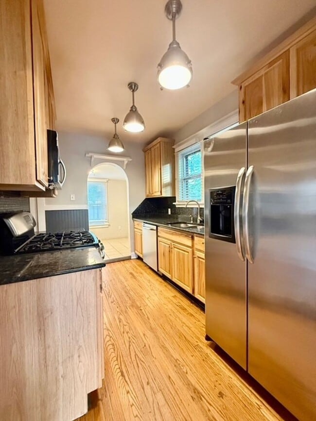 Building Photo - **Charming home in Lindbergh School Distri...
