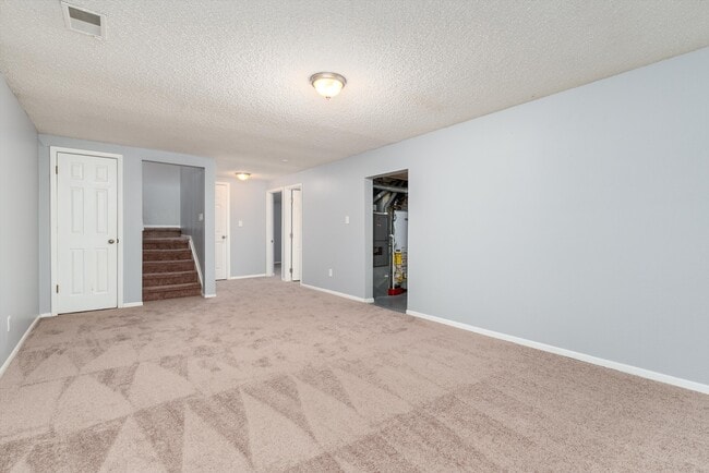 Building Photo - 5025 E Weaver Ave