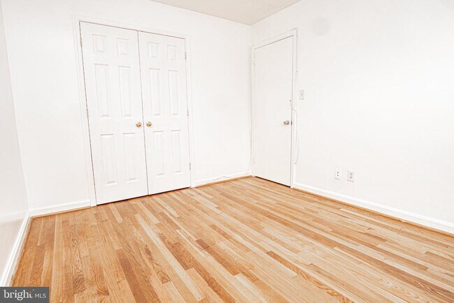 Building Photo - 3242 Holly Hill Dr