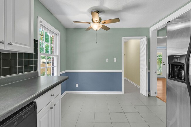 Building Photo - Move-In Ready Home in a Prime Summerville ...