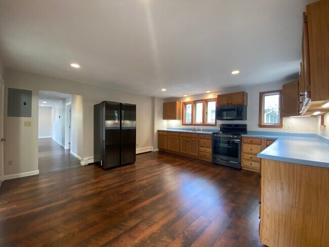 Building Photo - 36 Upham St