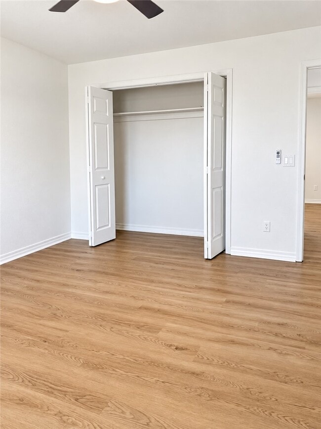 Building Photo - 1325 W Price Ln