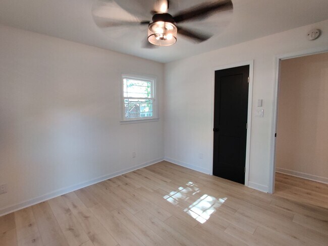 Building Photo - Renovated 3 Bedroom Home in Oakdale