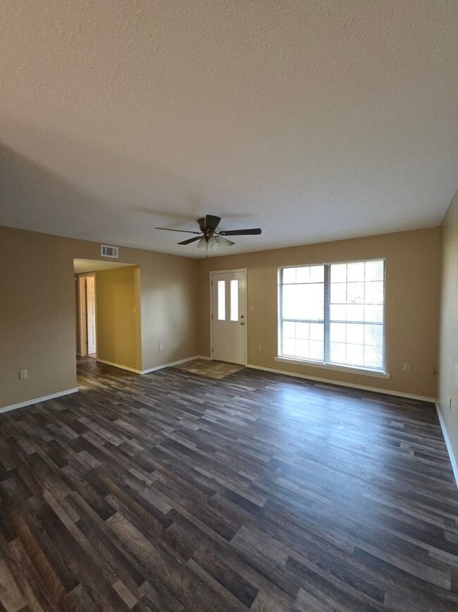 Building Photo - 30 Hammco Cir