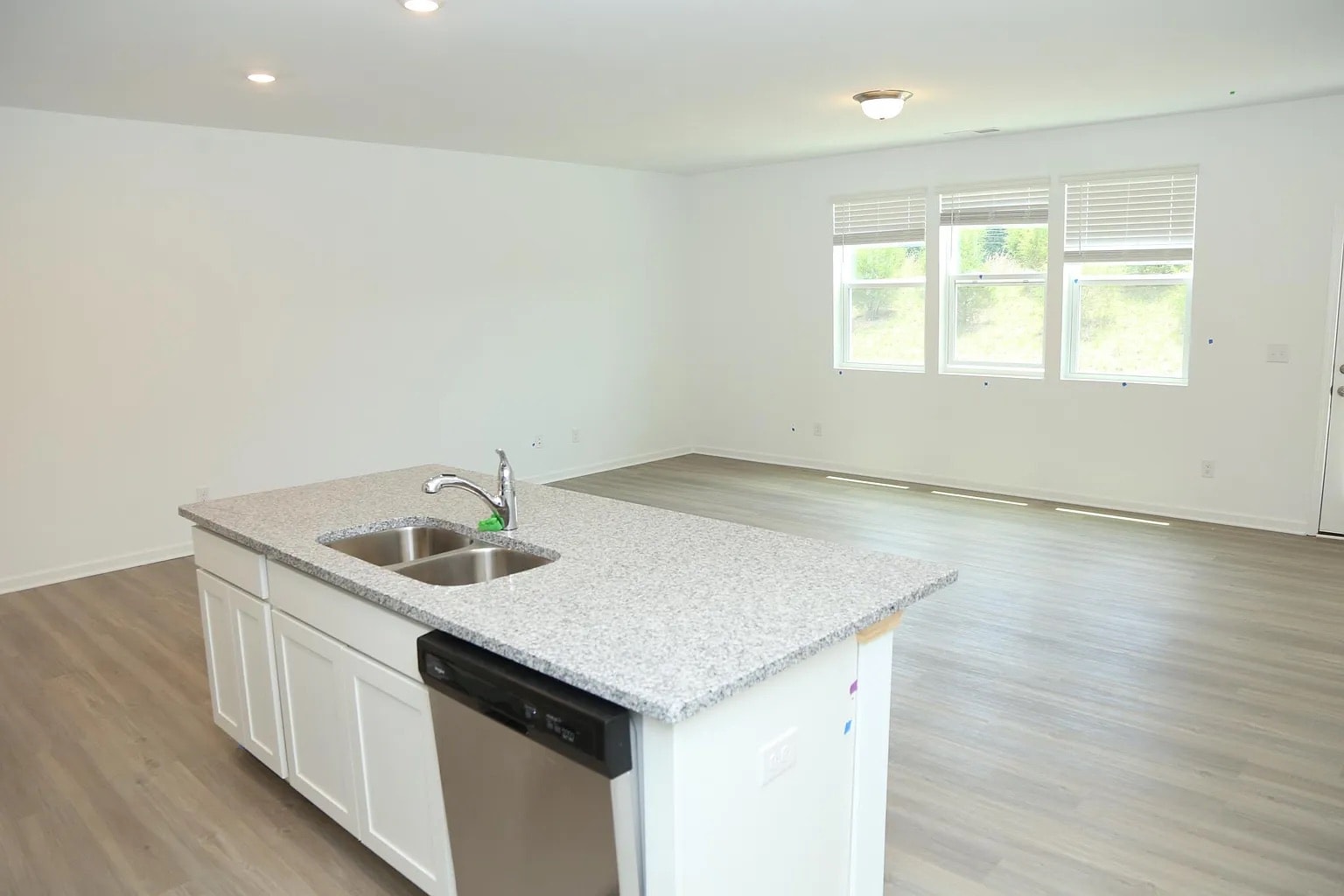 Building Photo - Room in Townhome on Thornton Dr