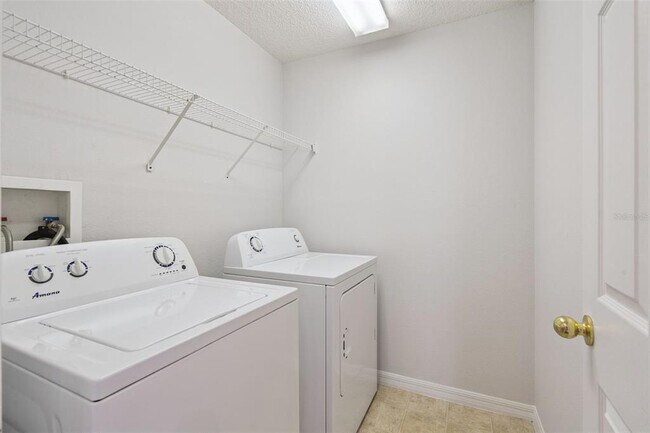 Building Photo - 622 Delancey Dr
