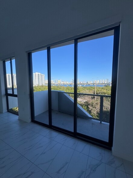 Building Photo - 15061 S Dixie Hwy