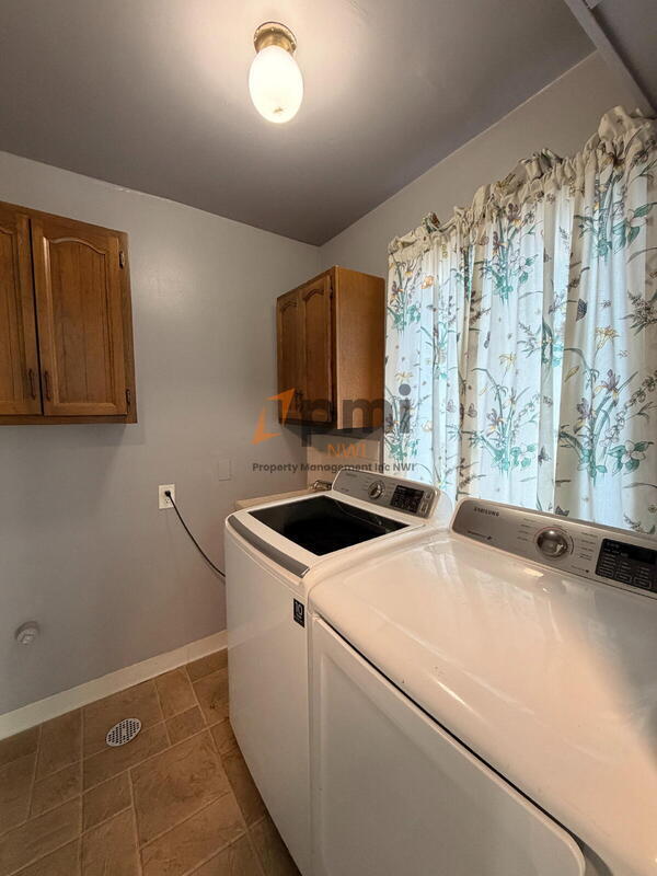 Building Photo - 354 E 60th Dr