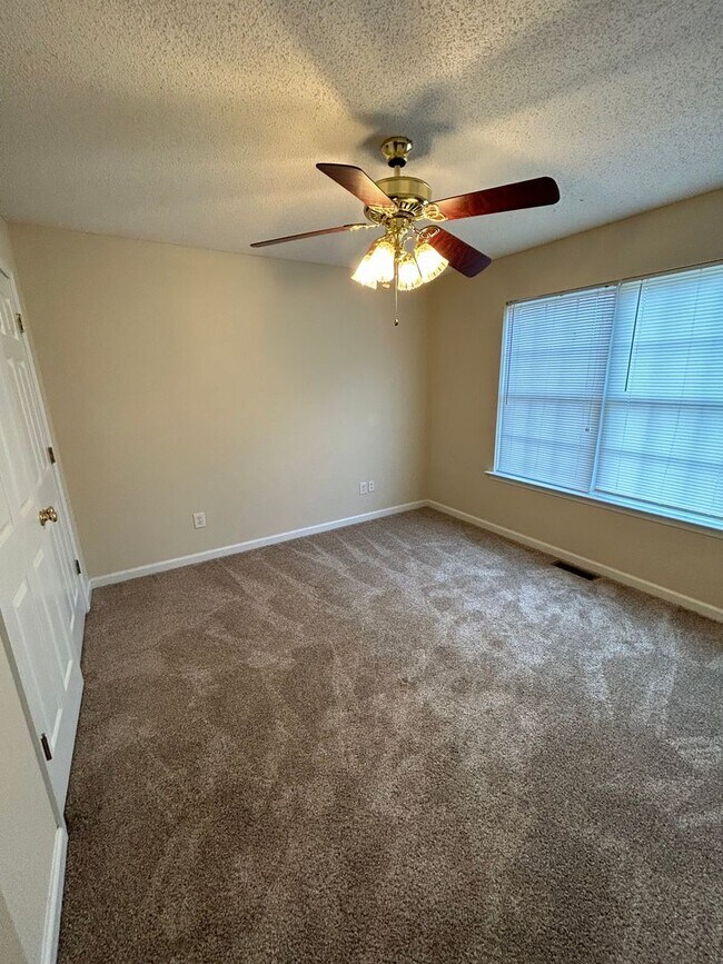 Building Photo - 3/2.5 Nice Townhouse in Armuchee- $1,350