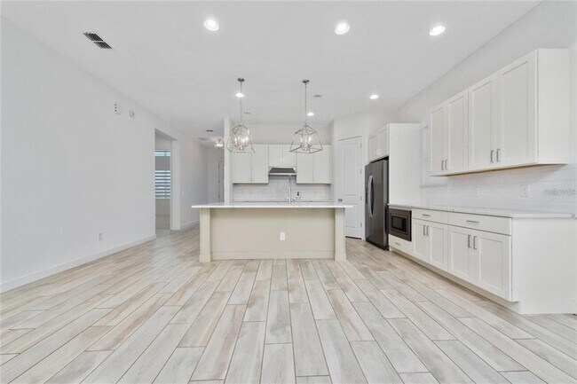 Building Photo - 8664 Dubochet St