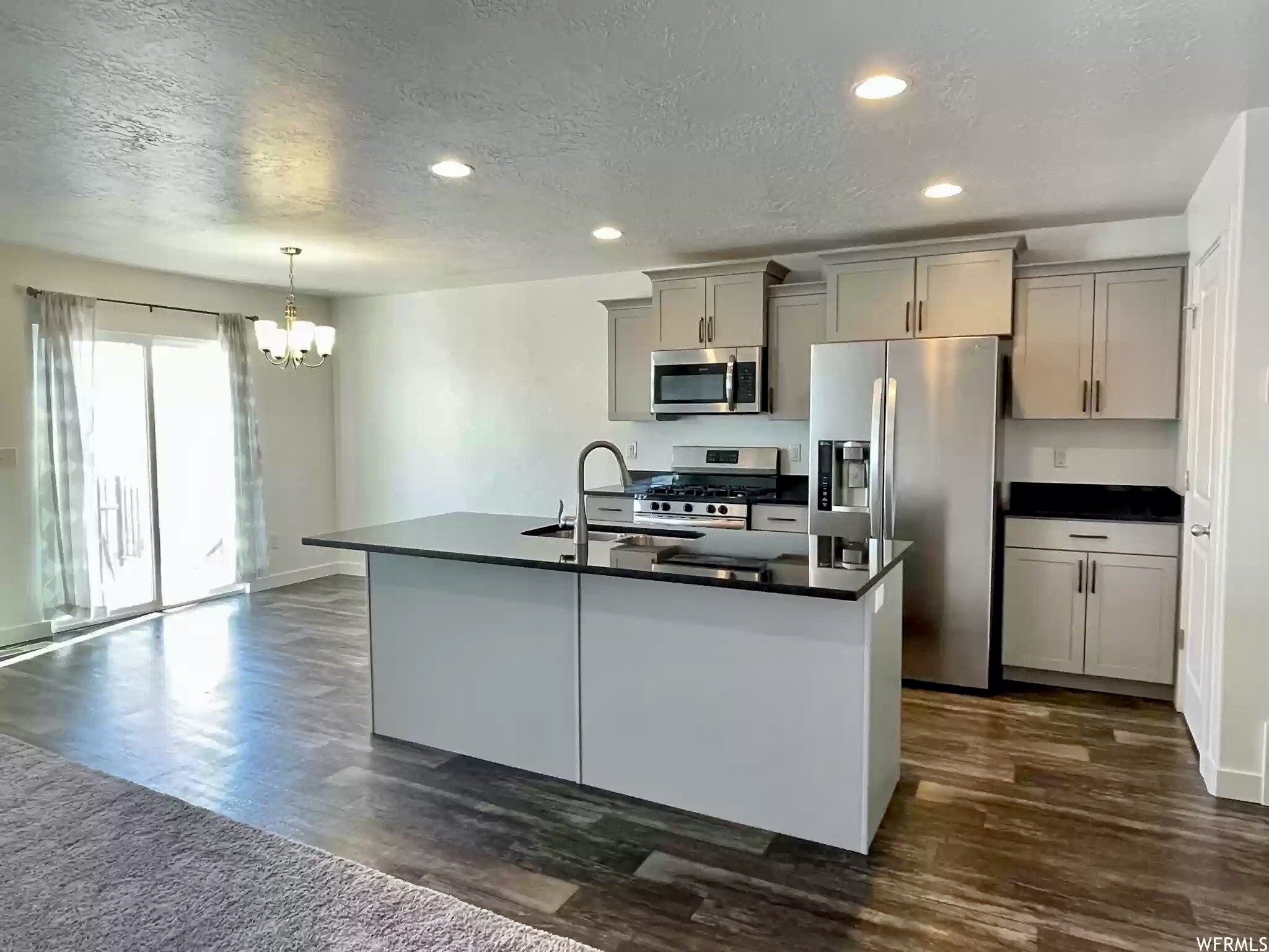 Large kitchen - 14937 S Messi St