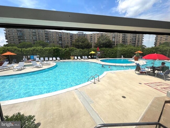 Building Photo - 8340 Greensboro Dr