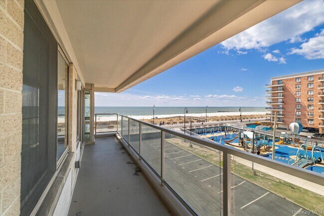 Building Photo - 170 W Broadway