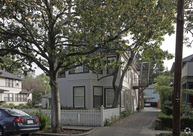 Building Photo - 147-159 Emerson St