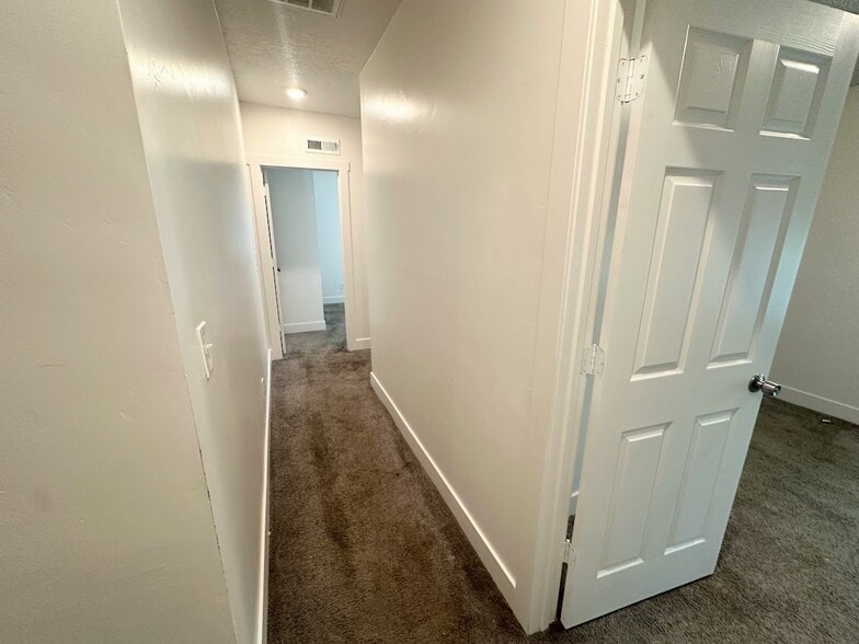 Building Photo - 435 S 900 W