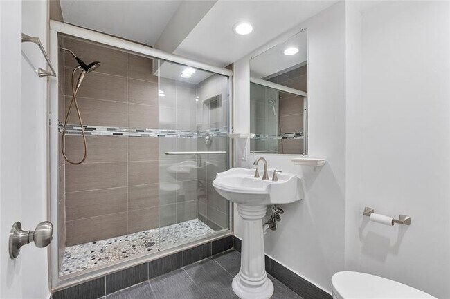 Building Photo - 2175 NE 56th St