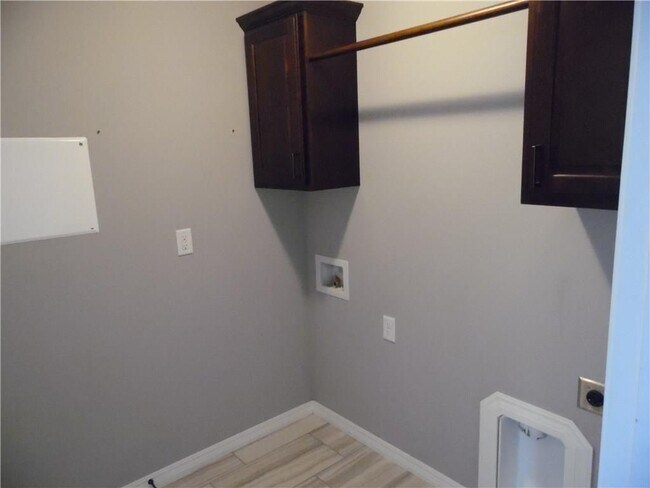 Building Photo - 121 Genoa Way