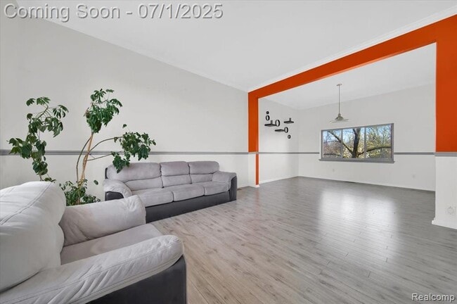 Building Photo - 2565 River Woods Dr N