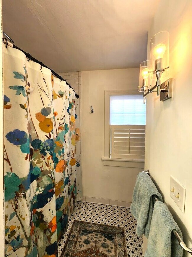 Building Photo - 3 Bed 2.5 Bath Plus ADU in Gatewood Add NW OKC