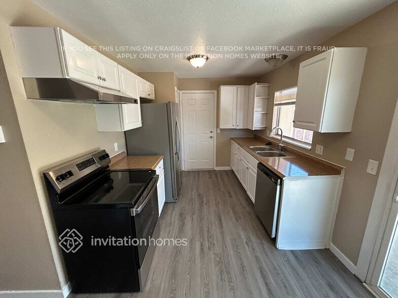 Building Photo - 10932 Birch Dr