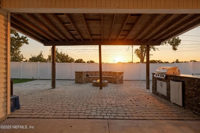 Building Photo - 1002 Wetland Ridge Cir