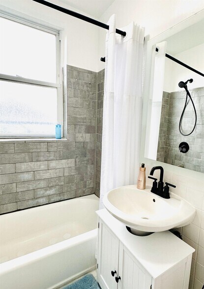 Building Photo - 214 Jefferson St