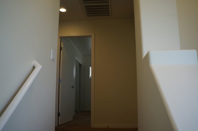 Building Photo - BEAUTIFUL SOUTH LAS VEGAS HOME IN A QUIET ...