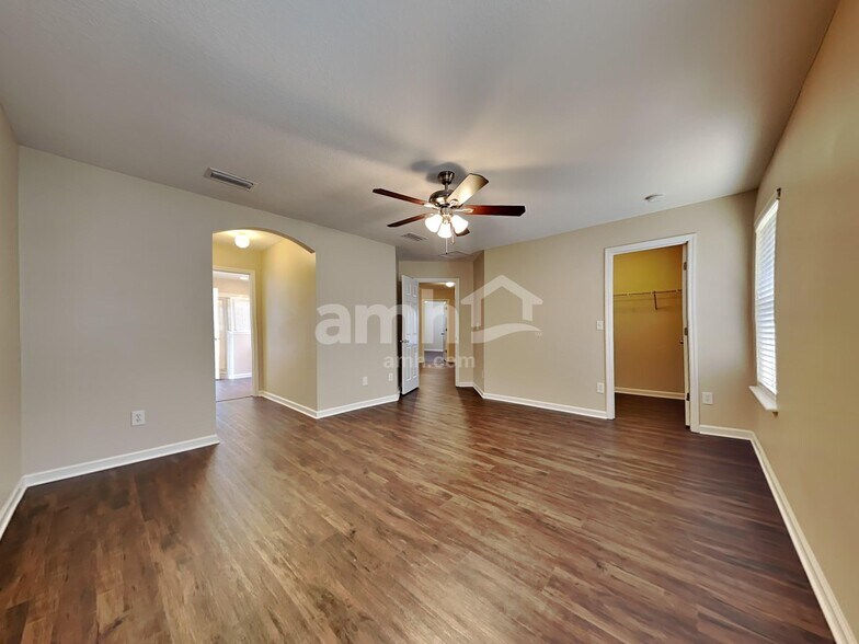 Building Photo - 304 N Hidden Tree Dr