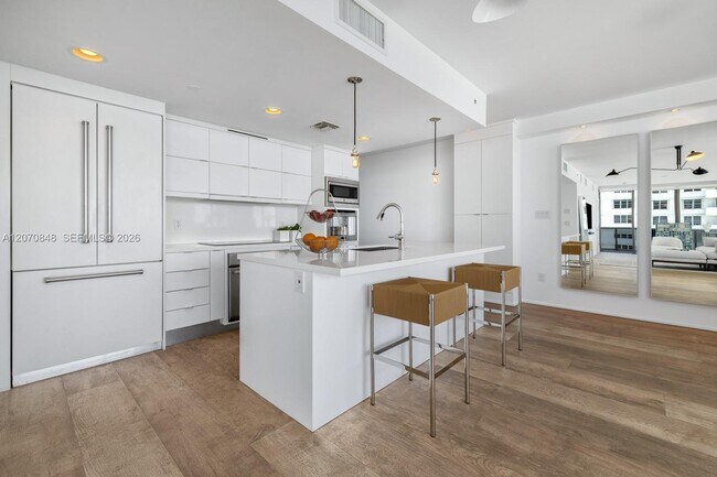 Building Photo - 5875 Collins Ave