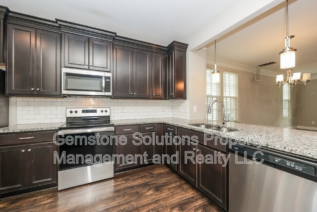 Building Photo - 345 Kara Ln