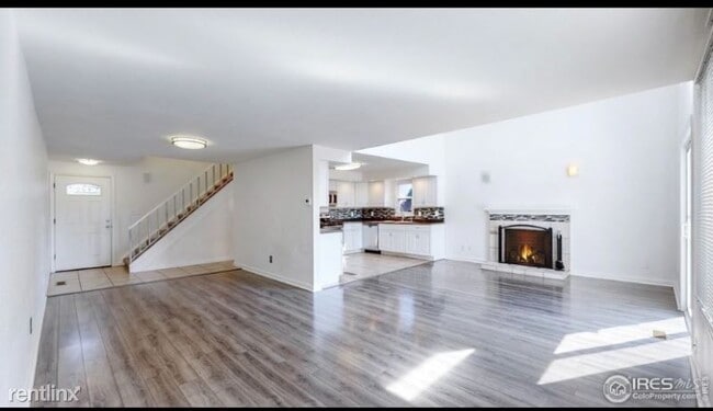 Building Photo - 4 br, 4 bath Townhome - 2814 S Kenton Ct