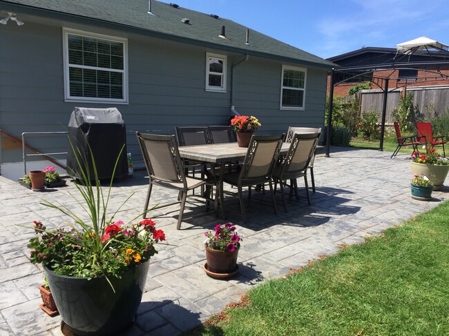 Shared patio with seating and BBQ - 11504 6th Ave NW