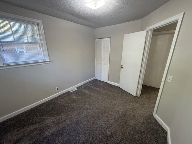Building Photo - 7203 Patricia Dr