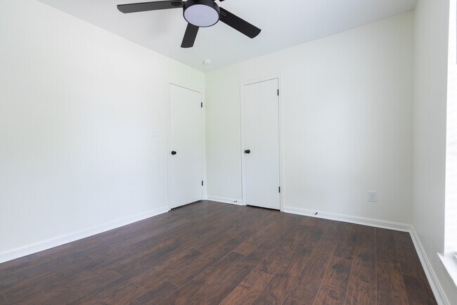 Building Photo - 605 Bonnie Bell Ln