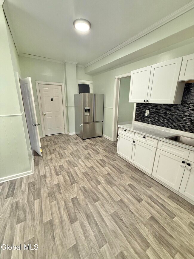 Building Photo - 70 Academy St