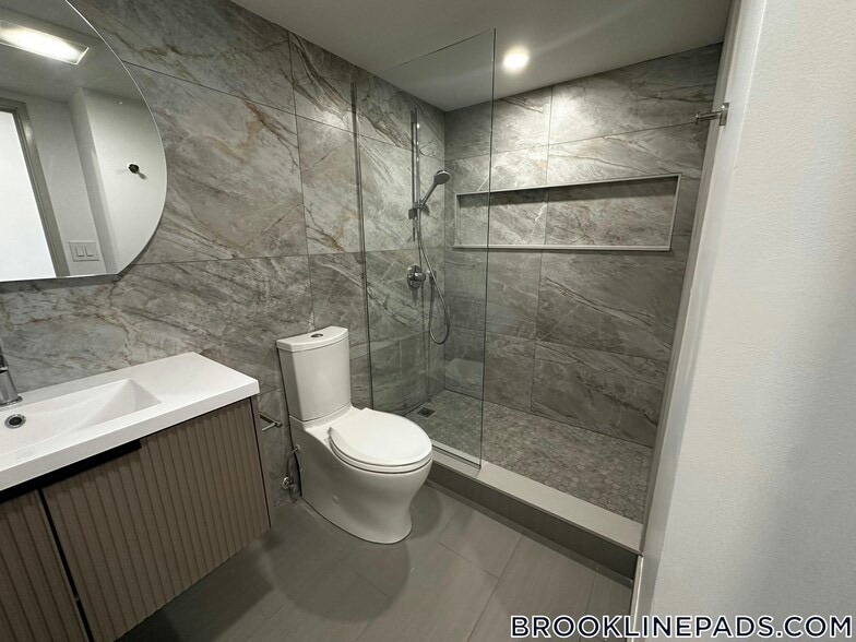 Building Photo - 1243 Beacon St