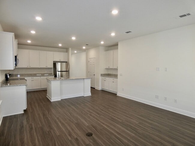 Building Photo - 4721 Majestic Palm St