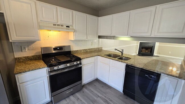 Building Photo - 1695 Barrington Overlook