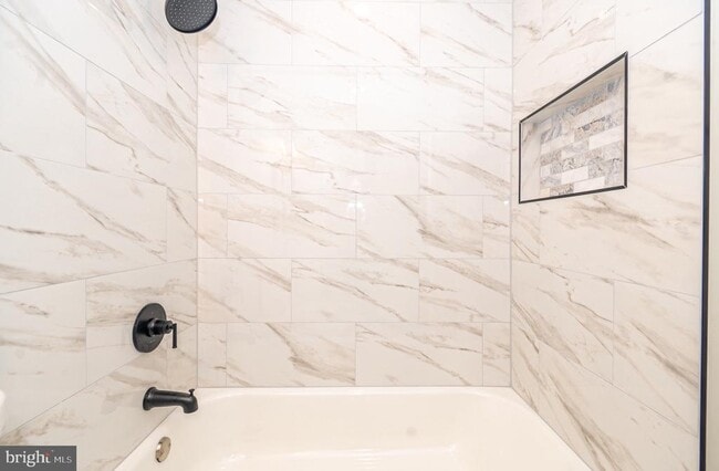 Building Photo - 620 Harwood Ave