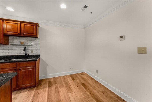 Building Photo - 304 Madison Ct