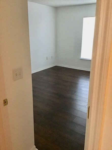 Building Photo - 2606 Sheila Dr