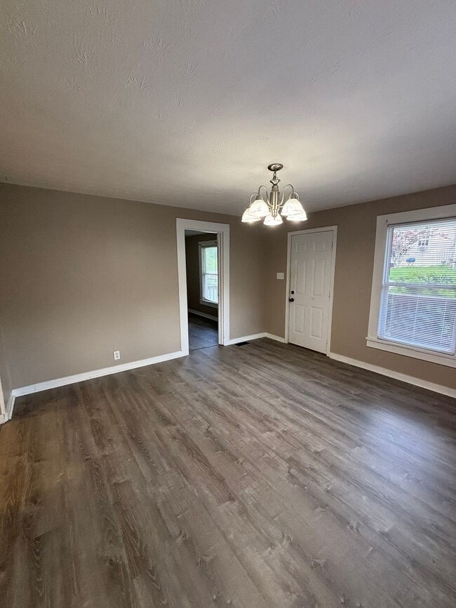 Building Photo - North Knoxville Cottage!
