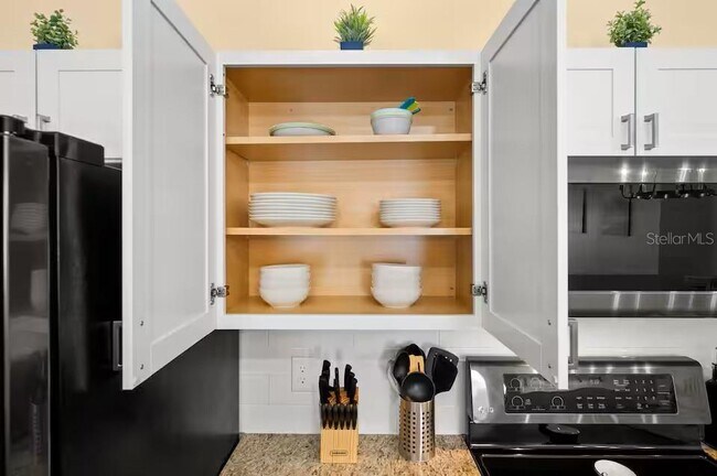 Building Photo - 3 Ryecroft Ln