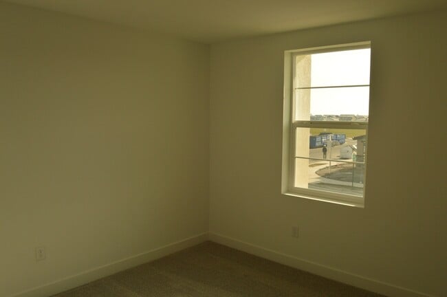 Building Photo - 477 Gold Coast Rd