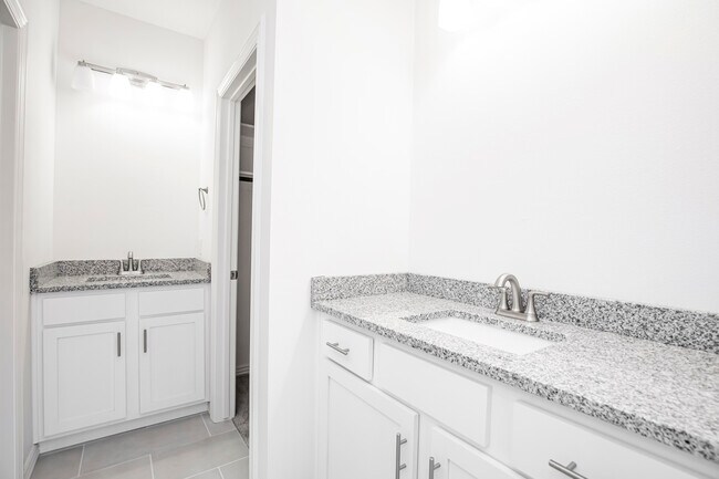 Building Photo - 4307 SW Bison St