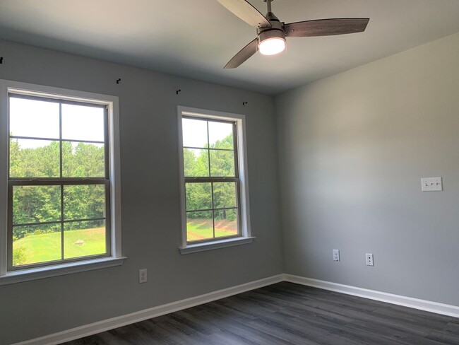 Building Photo - Luxurious Garner Home, Fenced Yard, Commun...