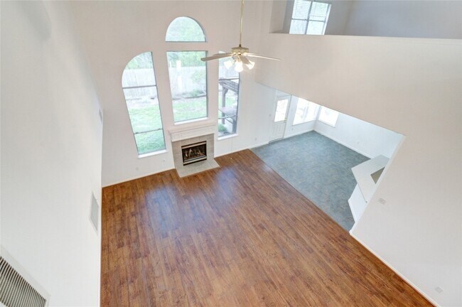 Building Photo - 16464 Beewood Glen Dr