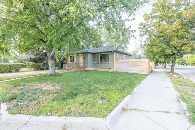 Building Photo - Cute midtown home for rent - pet friendly